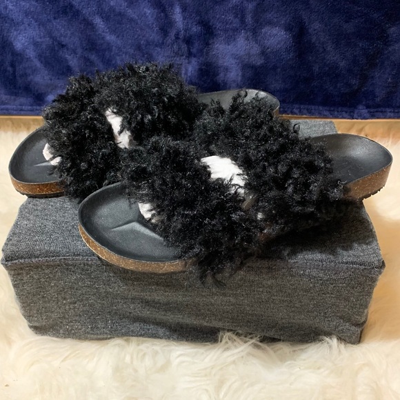 🦙🦙Universal Thread Black Ember Two Band Fax Fur🦙🦙 - Picture 2 of 5